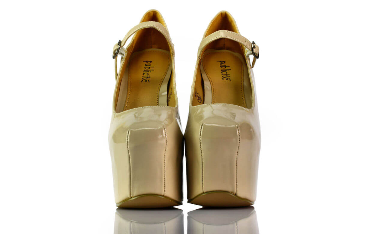 Heelless Heels Beige Lack Publicite