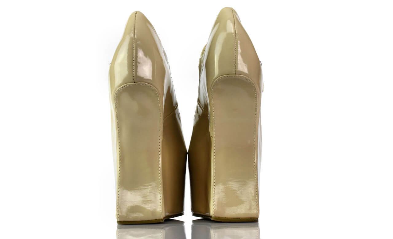 Heelless Heels Beige Lack Publicite