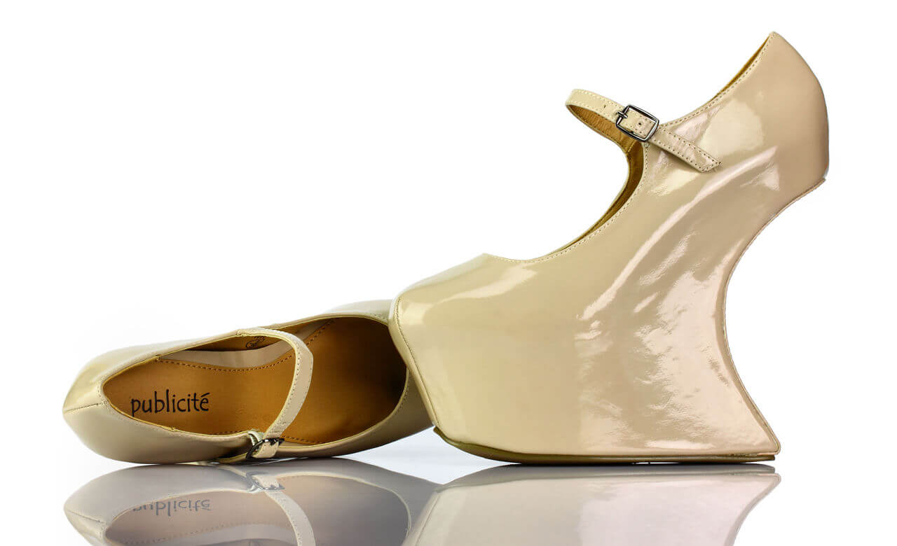 Heelless Heels Beige Lack Publicite